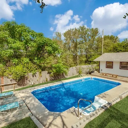 Farmhouse With Amazing Pool At Wester Hills Temple